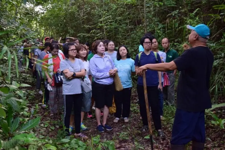 สำนักศิลปะฯ ราชภัฏโคราช นำบุคลากรเรียนรู้ความพอเพียง ค่ายคุณธรรมตามรอยพระยุคลบาท