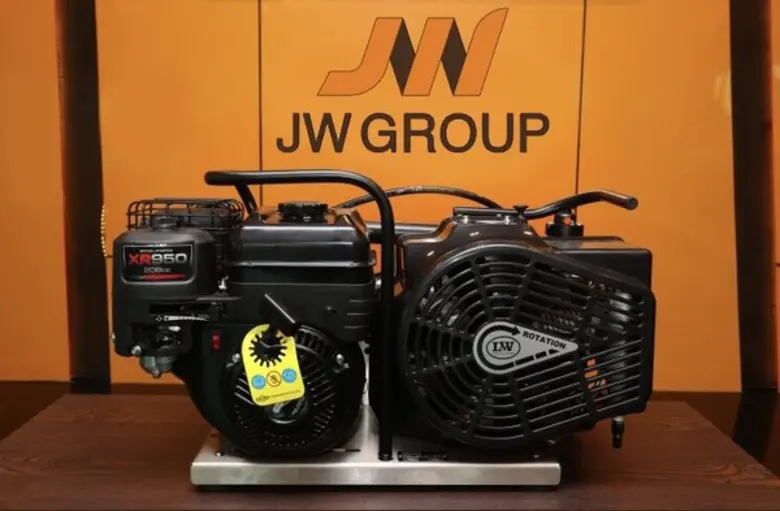 คุณวิสิษฐ กอวรกุล ประธานกรรมการ JW GROUP มอบเครื่องอัดอากาศ ให้กับ ฐานปฎิบัติการดับเพลิง และกู้ภัยดอนเมือง (ตลาดใหม่) เพื่อให้นำไปใช้ปฎิบัติงานด้านบรรเทาสาธารณภัยในพื้นที่ดอนเมือง และพื้นที่ใกล้เคียง