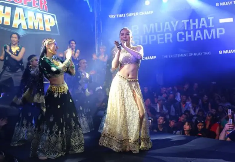 “ใบเตย-กระแต” โชว์อลังการสุดแซ่บ  ระเบิดความมันส์ “8มวยไทยซุปเปอร์แชมป์”