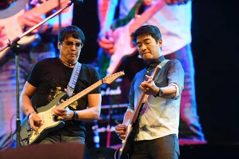 “โจ-ก้อง” ตอกย้ำ 30 ปี คนดนตรีตัวจริง!!! กุมหัวใจแฟนเพลงอยู่หมัดใน “ทิพยไลฟ์ พรีเซนต์ รีไวนด์ 6 ออริจินัล คอนเสิร์ต”