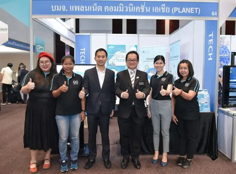 คุณประพัฒน์ รัฐเลิศกานต์ (ที่ 3 จากขวา )ก...