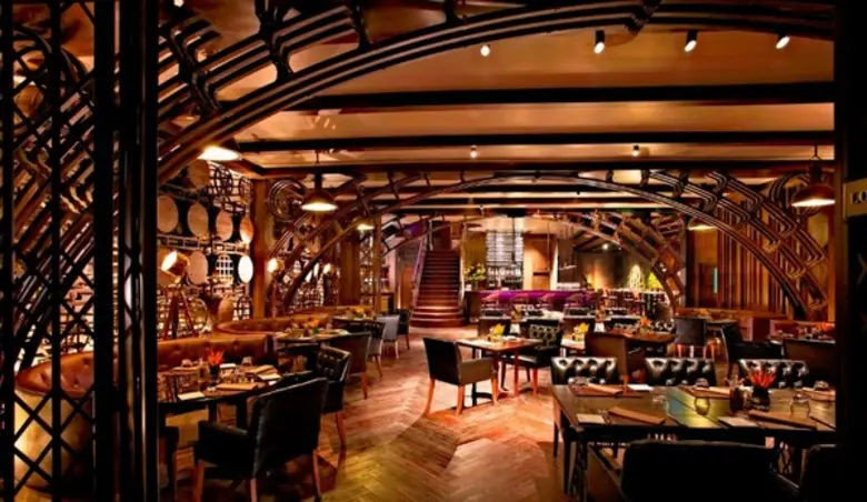 Relax and enjoy lunch at "Medici Kitchen ...