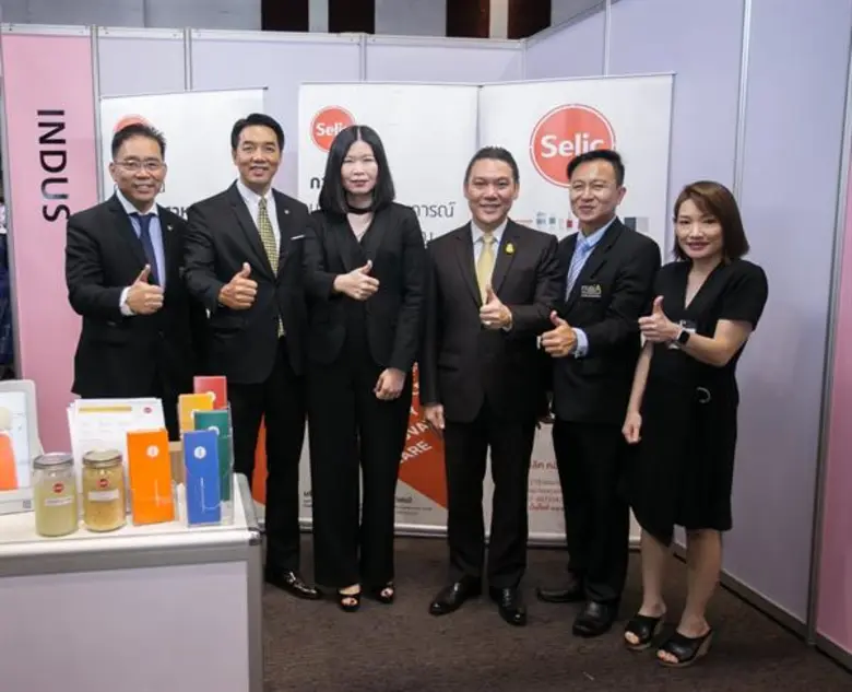 นายประพันธ์ เจริญประวัติ (ที่ 2 จากซ้าย) ...