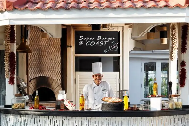 สุดยอดซุปเปอร์ เบอร์เกอร์ ความลงตัวของคนรักเนื้อจากโคสต์บีชคลับและบิสโทร ณ โรงแรมเซ็นทาราแกรนด์ หัวหิน