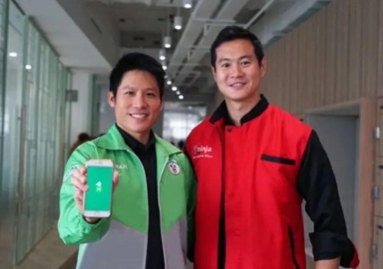 รายนามผู้บริหาร (ซ้าย) ธารวิทย์ ดิษยวงศ์ ...