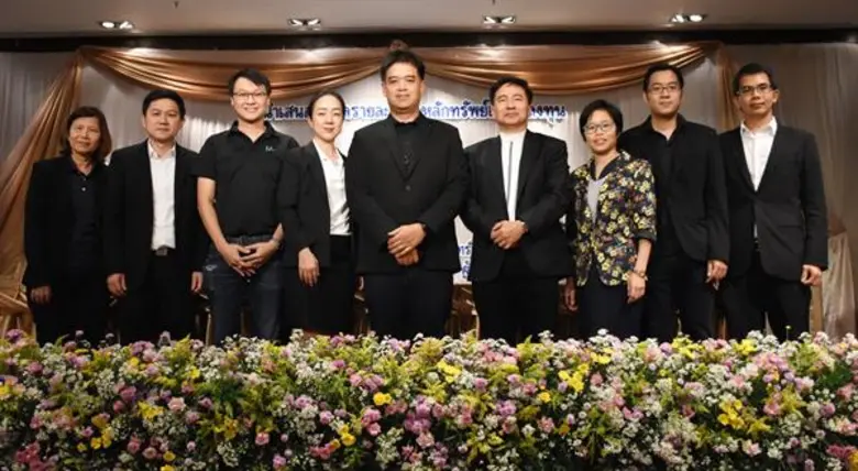นายโอภาส เฉิดพันธุ์ (ที่ 5 จากซ้าย) ประธา...
