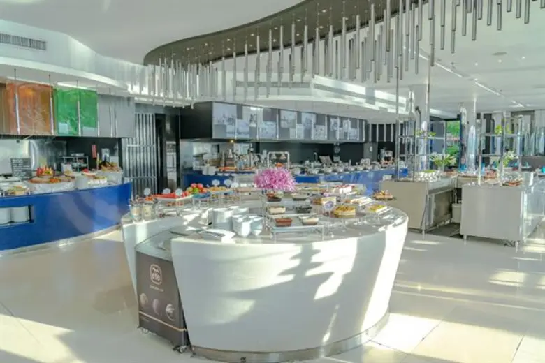 ห้องอาหารเดอะ เทอเรส แอท 72 โรงแรมแม่น้ำ ...