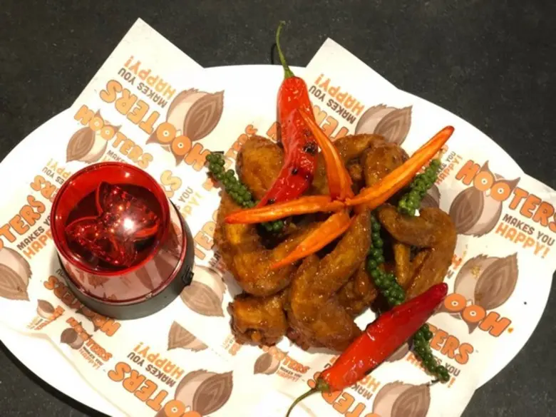 ฮูเตอร์ส ร้านอาหารแนวสปอร์ตบาร์ชื่อดังสัญ...