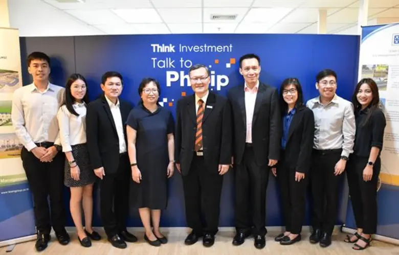 นายชวลิต จันทรรัตน์ (ที่ 5 จากขวา) ประธาน...