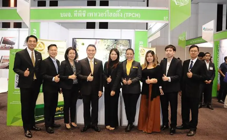 คุณประพันธ์ เจริญประวัติ (ซ้ายสุด) ผู้จัด...