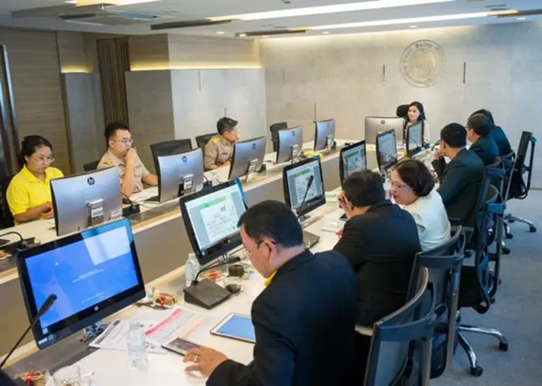 นางสาวนฤมล ภิญโญสินวัฒน์ ผู้ช่วยรัฐมนตรีป...