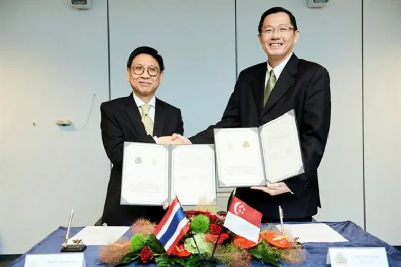 นายกุลิศ สมบัติศิริ อธิบดีกรมศุลกากร และ ...