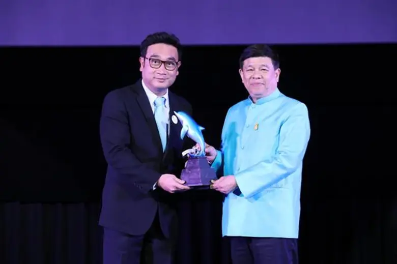 ดร. ชวัลวัฒน์ อริยวรารมย์ นายกสมาคมและผู้...