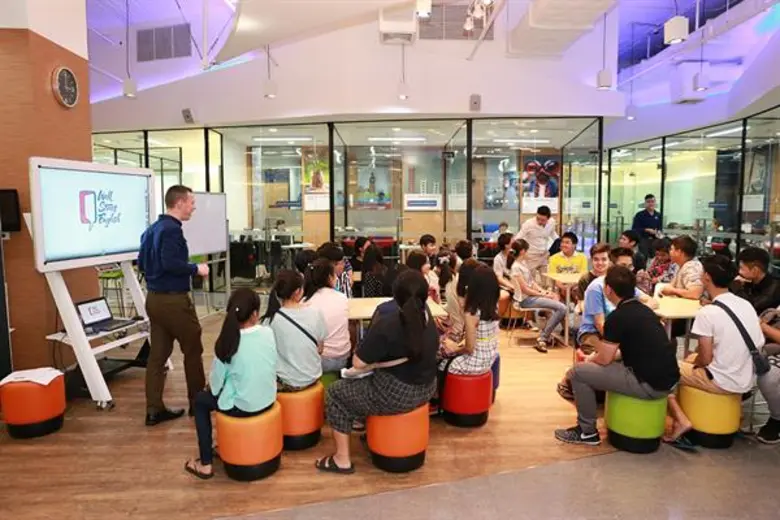 ครั้งแรกของการร่วมมือ ระหว่าง วอล์ลสตรีทอ...