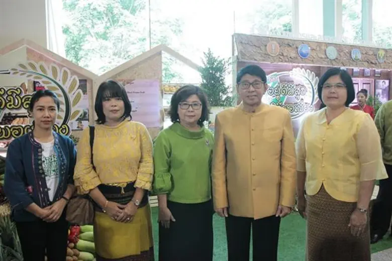 นายวิษณุ เครืองาม (ที่ 2 จากขวา) รองนายกร...