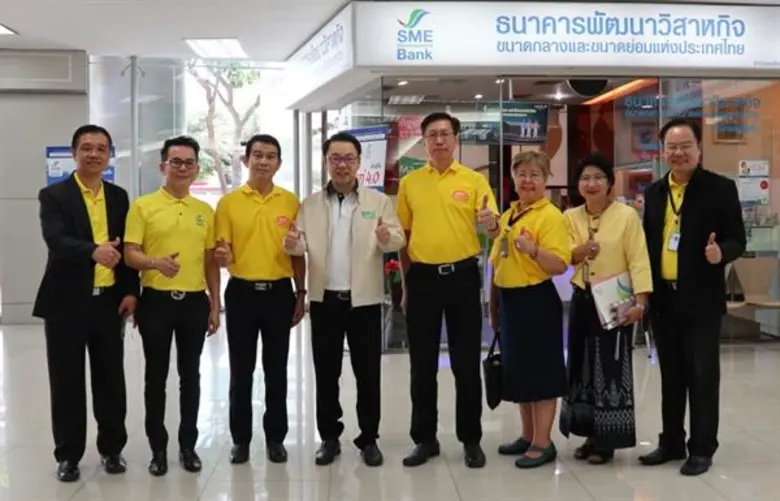 นายมงคล ลีลาธรรม กรรมการผู้จัดการ ธนาคารพ...