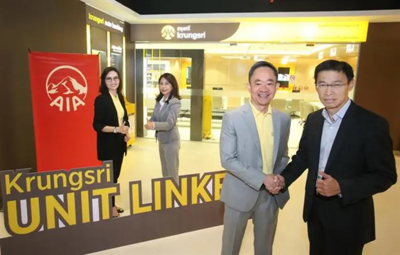 นายพงษ์อนันต์ ธณัติไตร (ซ้าย) ประธานคณะเจ...