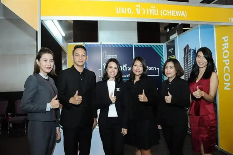 คุณจิราพัชร์ ฉัตรเพ็ชร์ (ที่ 3 จากซ้าย) ร...