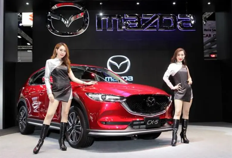 มาสด้ายกทัพสกายแอคทีฟบุกงานออโต้ซาลอน พร้อมโชว์รถแข่งสุดเจ๋งควงคู่นักแข่งรถฝีมือจัดจ้าน