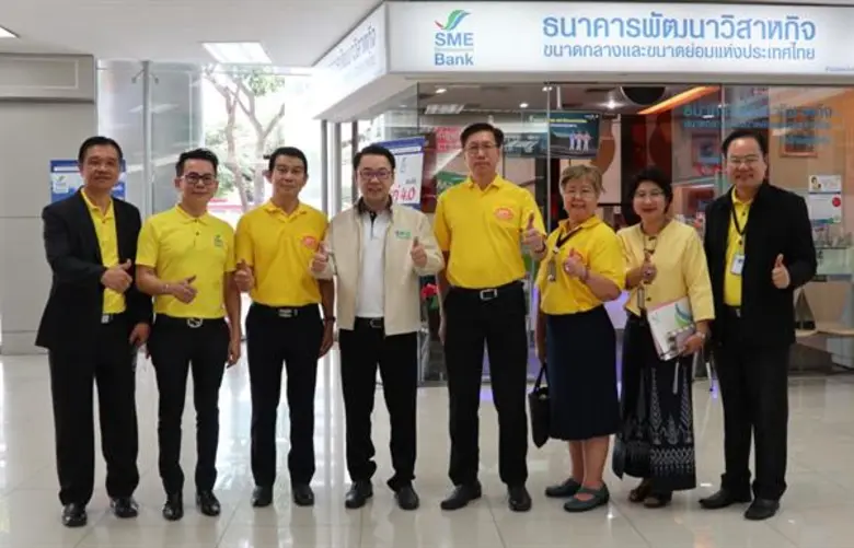 นายมงคล ลีลาธรรม กรรมการผู้จัดการ ธนาคารพ...