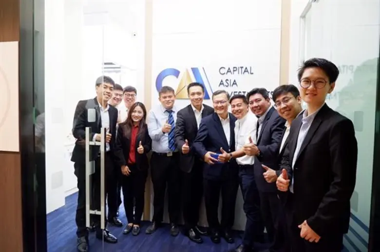 นายชวลิต จันทรรัตน์ (ที่ 5 จากขวา) ประธาน...