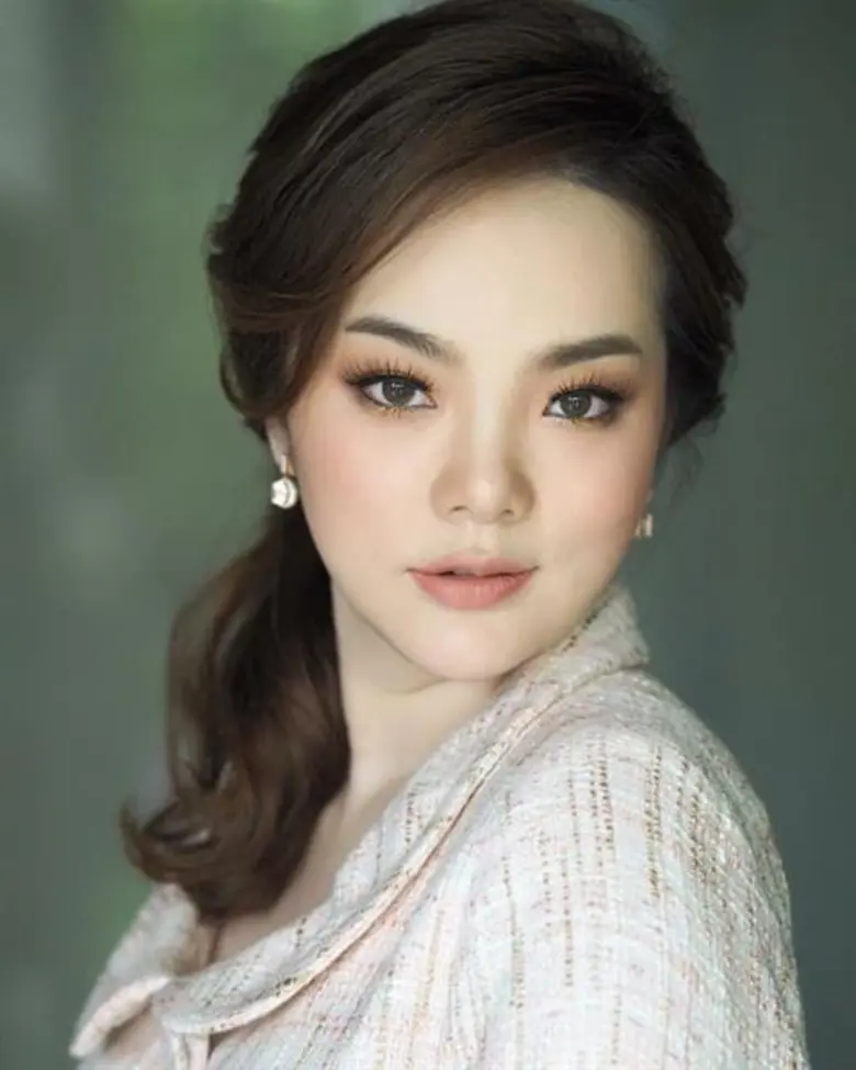 BWG ชูธงและป้ายไฟพร้อมนำเชียร์เมื่อรัฐมีน...