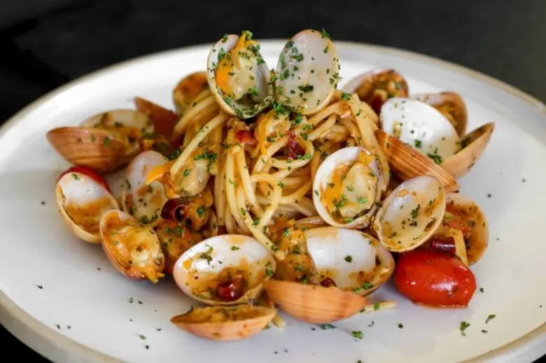 ดื่มด่ำบรรยากาศอันแสนโรแมนติกริมชายหาดป่า...