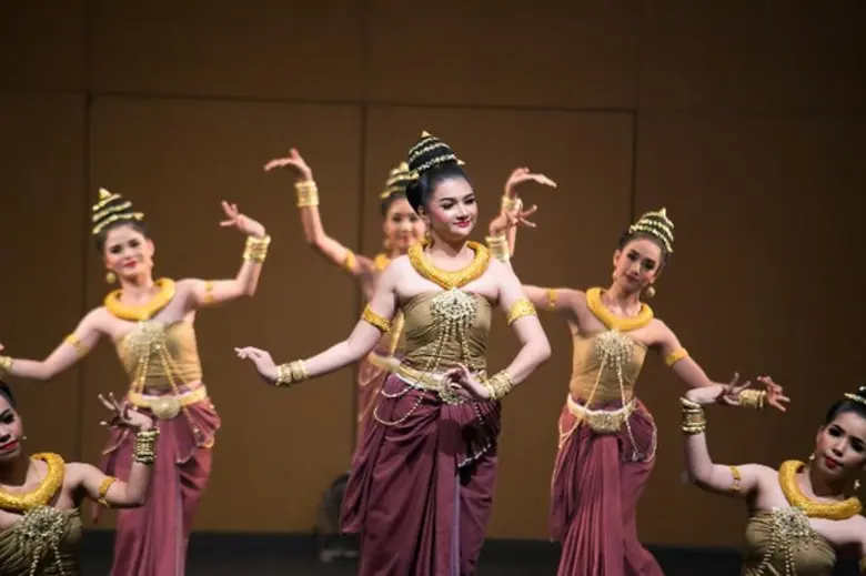 หากเปรียบการเรียนนาฎศิลป์เสมือน "รากแก้ว"...