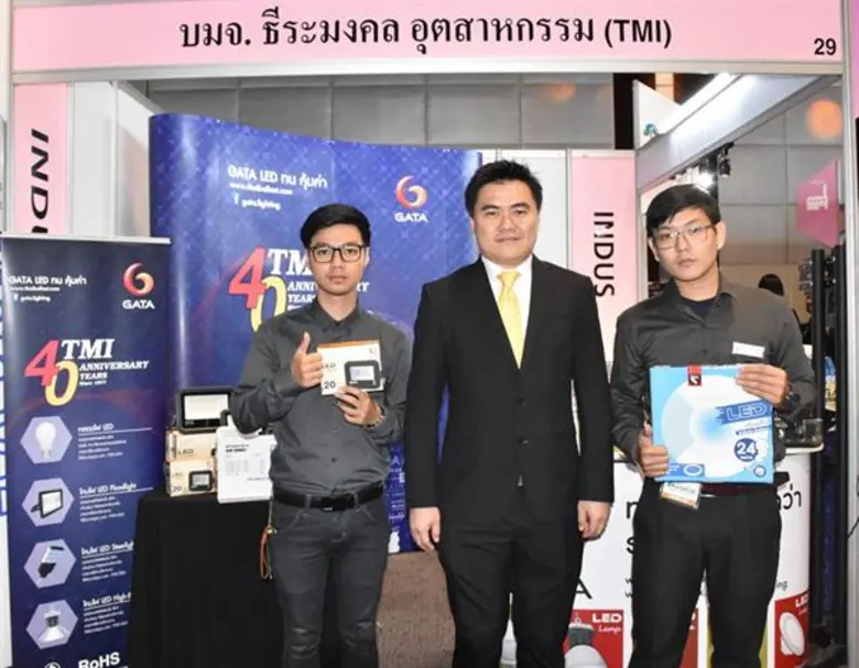 นายธีรศักดิ์ ประสิทธิ์รัตนพร (กลาง) รองกร...