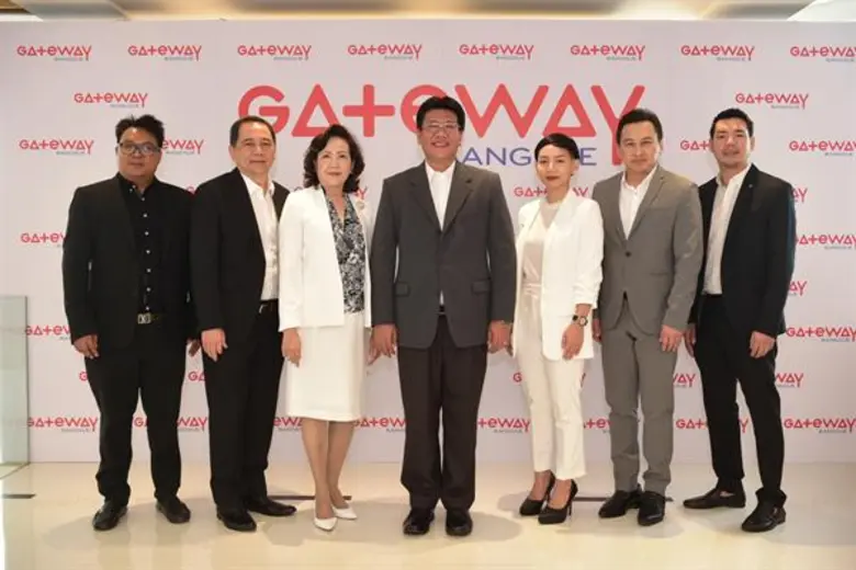 นายณภัทร เจริญกุล (กลาง) กรรมการผู้จัดการ...