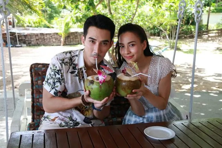 “บิ๊กเอ็ม-กรีน” สวมบท “ธาวิน-ลิลลี่” จากเพชรร้อยรักช่อง 7HD กด 35 แวะพักชิลชิลหวานจนน้ำทะเลจืด ริมทะเลพัทยา