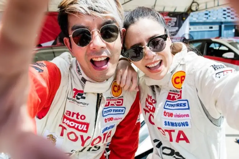 กวาง-ซานิ นำทีมนักแข่งดาราลงศึก "โตโยต้า ...