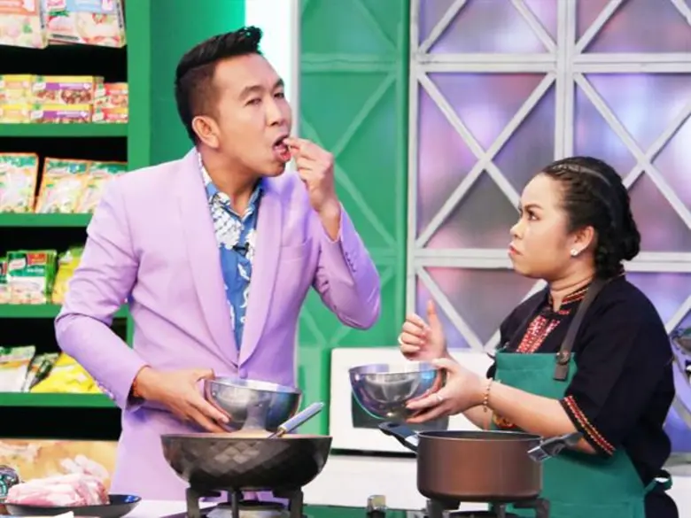 ทีวีไกด์: รายการ “My Mom Cooks เชฟไม่ทิ้งแถว”  “ซัน ประชากร” แท็กทีมแม่ดวลทำอาหารเดือด ปะทะ “ตุ๊กกี้ สุดารัตน์” จับมือแม่พกสูตรเด็ด สู้ไม่ถอย!!! ใน “My Mom Cooks”