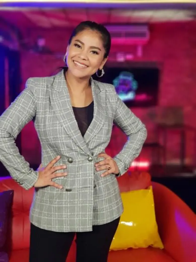 เป็นศิลปินนักร้องที่มีความสามารถไม่ธรรมดา...