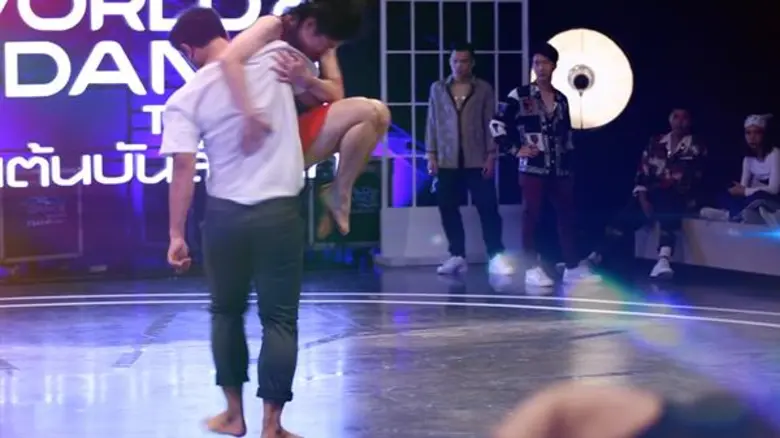 ทีวีไกด์: รายการ “WORLD OF DANCE THAILAND เต้นบันลือโลก” 3 กรรมการคลำบากใจ เลือกนักเต้น