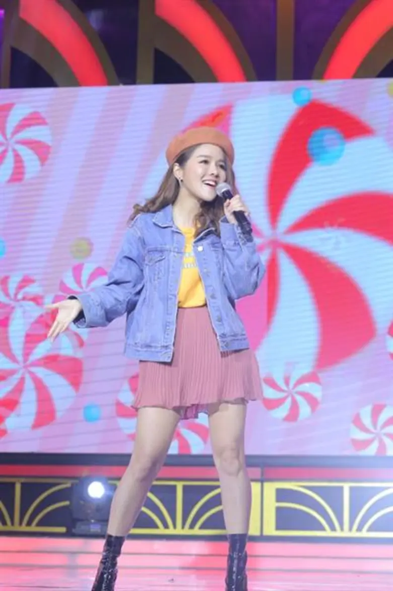 โชว์สเต๊ปกันทั้งสตู!  “แอร์ ภัณฑิลา” สวมมาดติ๊นา งัดไม้เด็ดแบ๊วให้โลกลืม