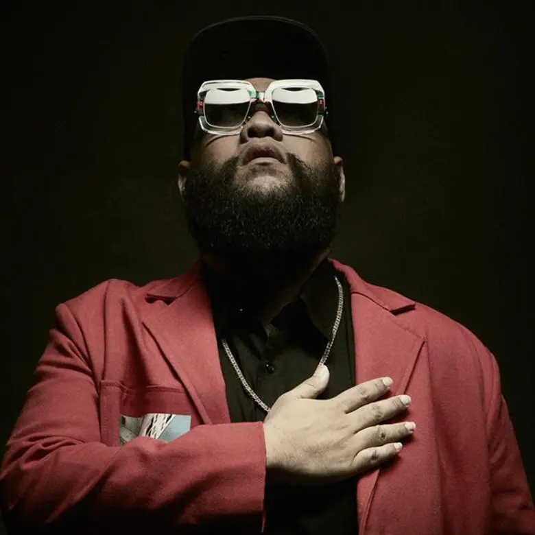 สะเทือนวงการแรปเปอร์! “สะเทือนวงการแรปเปอร์! “กอล์ฟ – ฟักกลิ้ง ฮีโร่” ฮีโร่”  เตรียมเปิดตัวในฐานะศิลปินเดี่ยวภายใต้บ้านใหม่ What The Duck พร้อมลุยจัดเต็มอัลบั้มชุดแรกในชีวิต