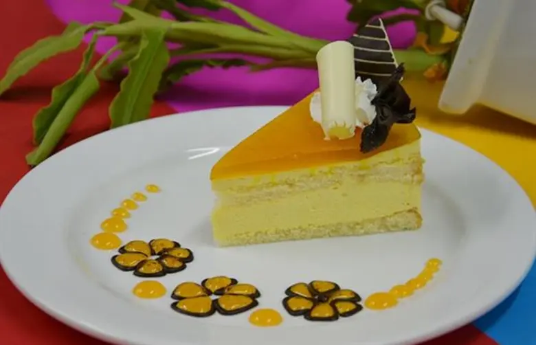 มณเฑียรเบเกอรี่ เมนู  "เค้กเสาวรส และ ไอศกรีมเสาวรส"