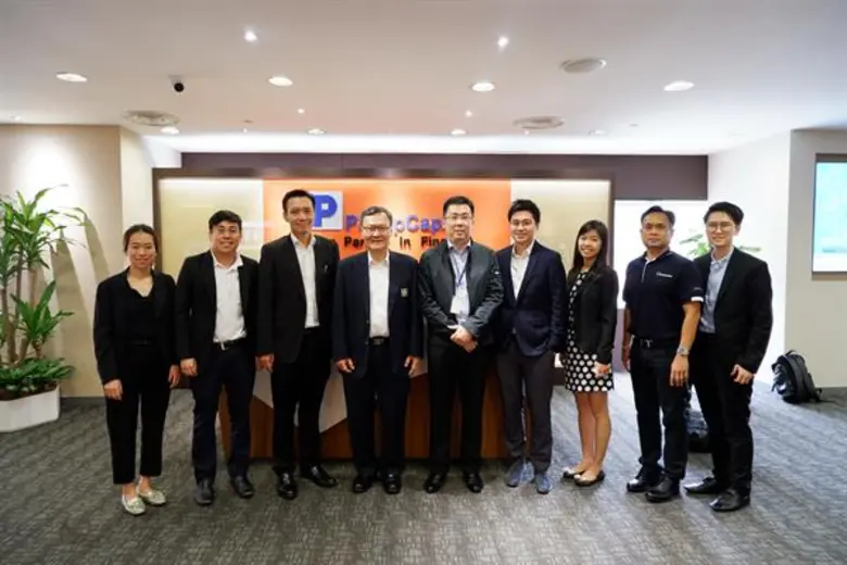 นายชวลิต จันทรรัตน์(คนที่ 4 จากซ้าย) ประธ...