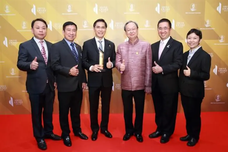 ปรีชา เอกคุณากูล กรรมการผู้จัดการใหญ่ และ...