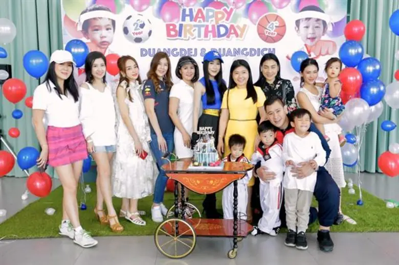 เหตุเพราะ พ่อดราฟ กับ แม่เอิร์น ที่มีลูกใ...