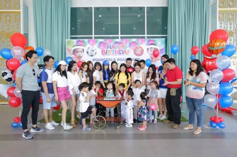 'พ่อดราฟ-แม่เอิร์น’ ชวนเพื่อนฝูงคนดัง ร่วมงานวันเกิดลูกชาย 'พี่ดี-น้องดวิณ’