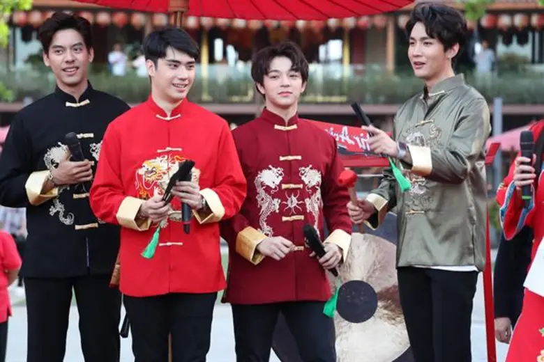 หนุ่มๆ “เอสบีไฟว์” ร่วมให้กำลังใจ การแข่งขันประลองยุทธ์สอบรูปแบบจอหงวนครั้งแรกในไทย ใน “LHONG WISDOM COMPETITION”