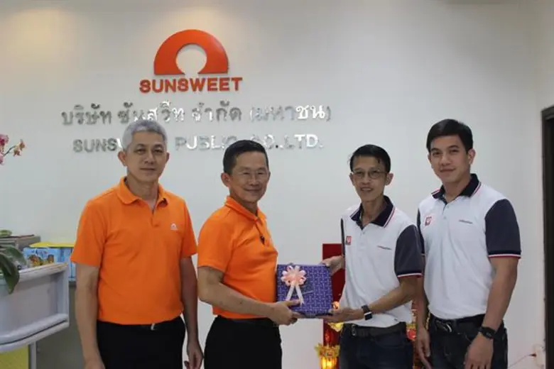 ดร.องอาจ กิตติคุณชัย (กลางซ้าย) ประธานเจ้...