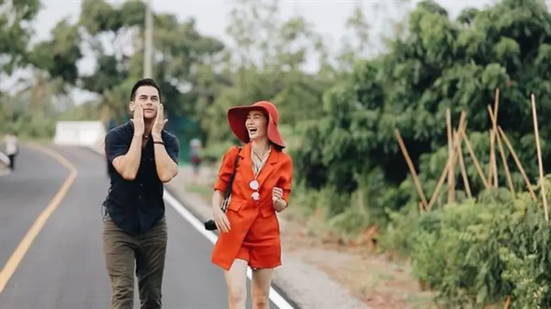 ดี๊ด๊าเป็นพิเศษ สำหรับฝรั่งยิ้มกว้าง "แดเ...