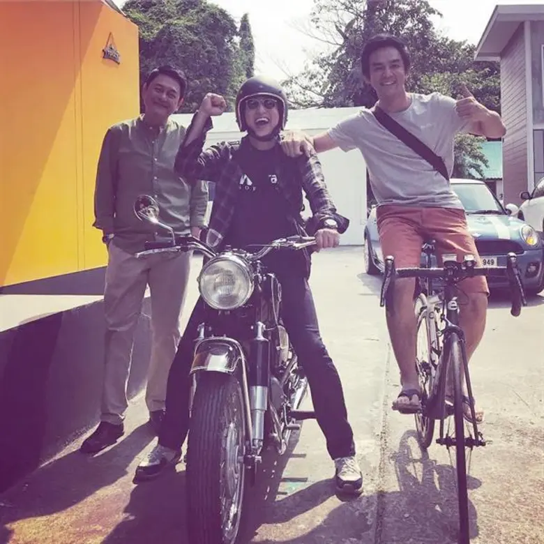 ได้กลับมารวมตัวเปิดมินิคอนเสิร์ตในรอบ 20 ...