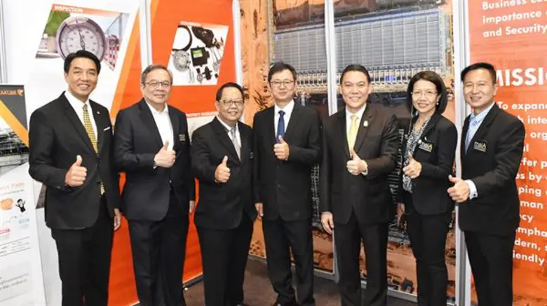 นายประเสริฐ ตรีวีรานุวัฒน์ (ที่ 4 จากขวา)...