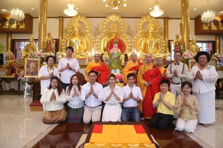 ถวายองค์พระโพธิสัตว์อวโลกิเตศวร พระกวนอิม