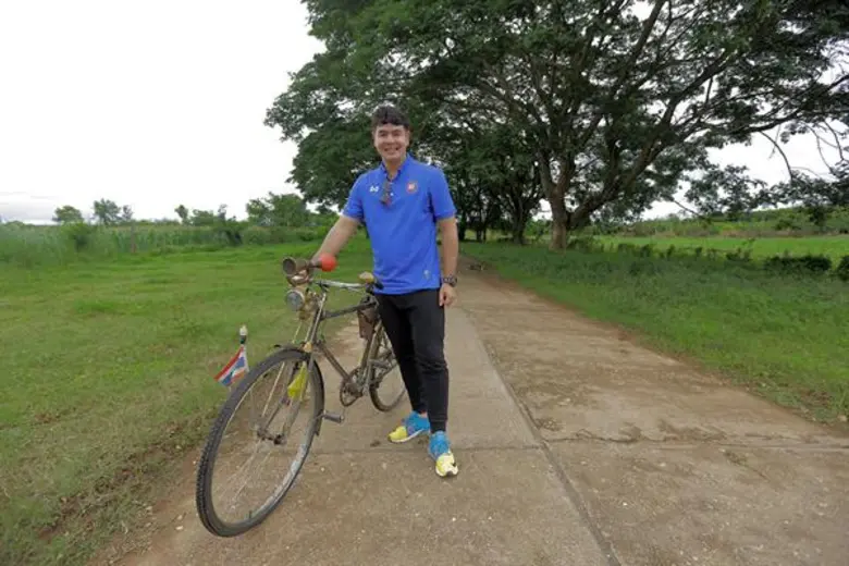 ทีวีไกด์: รายการ "สมุดโคจร On The Way"  จ๊อบ นิธิ - ป๊อก โฆษวิส พาหลงเสน่ห์ ”น่าน” เมืองน่ารักษ์ ในรายการสมุดโคจร On The Way