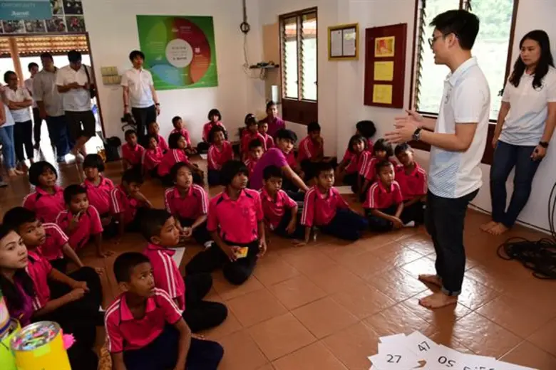 "การให้เป็นเหตุให้มีความสุขยิ่งกว่าการรับ...